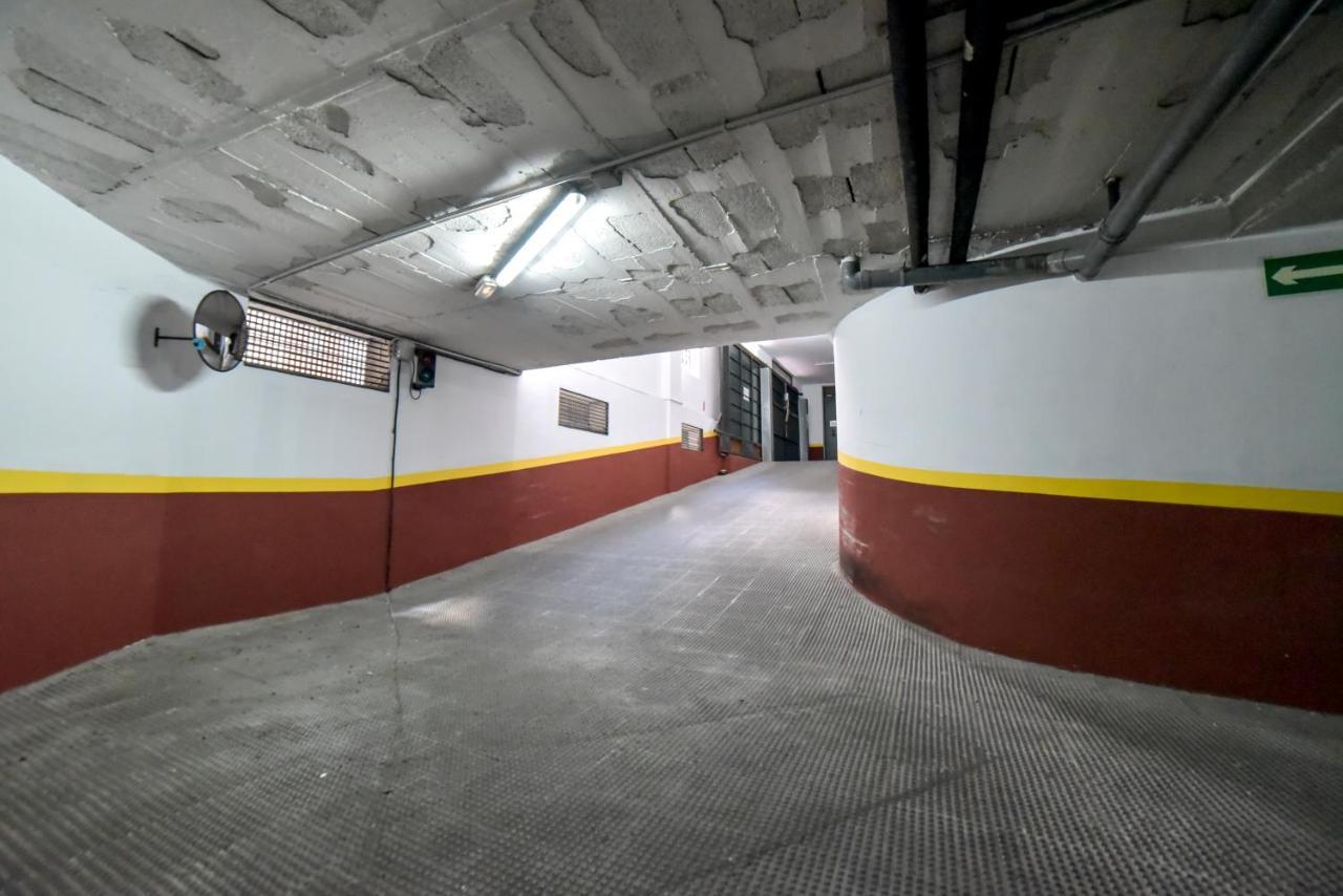 Appartamento Peace, Pool & Parking At Centre Siviglia Esterno foto